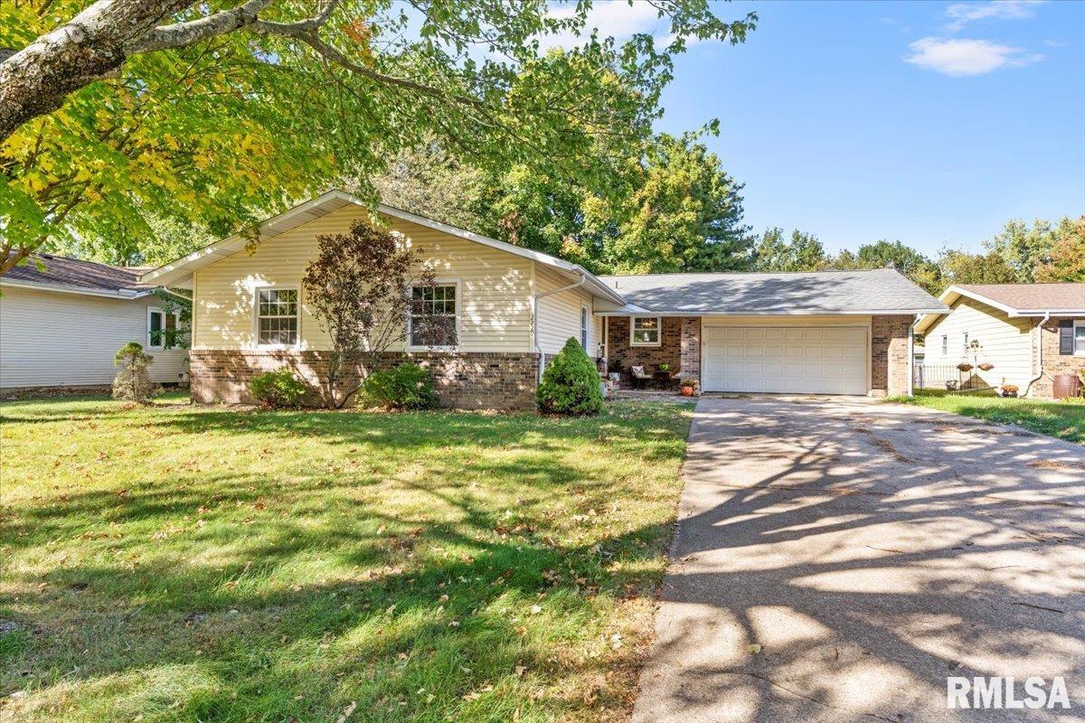 2229 Trowbridge Road Springfield, IL 62703 - Photo 3 of 37