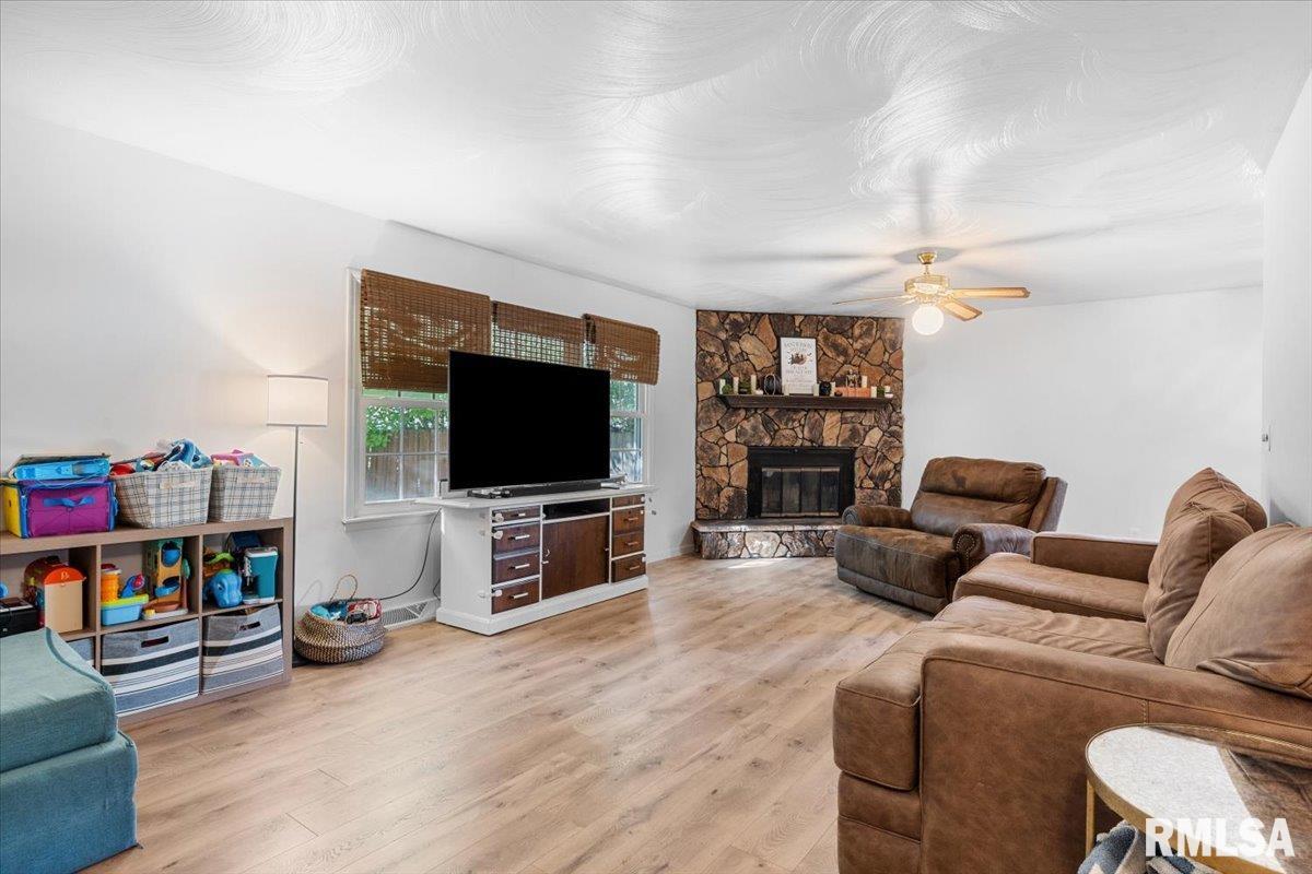 2229 Trowbridge Road Springfield, IL 62703 - Photo 5 of 37