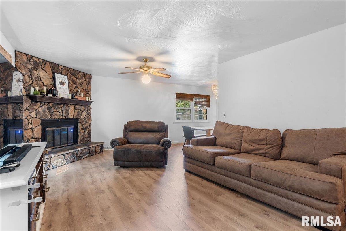 2229 Trowbridge Road Springfield, IL 62703 - Photo 6 of 37