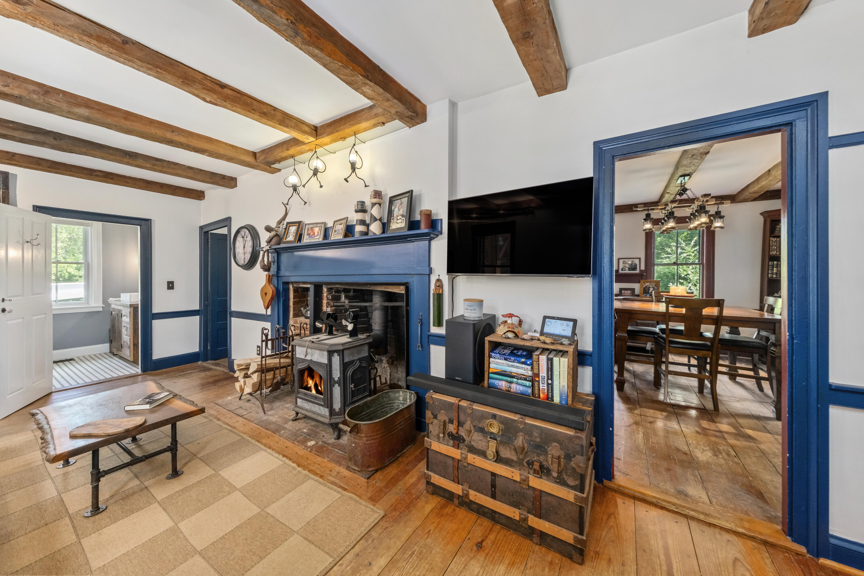 935 Dutch Neck Road Waldoboro, ME 04572 - Photo 21 of 78 Living Room