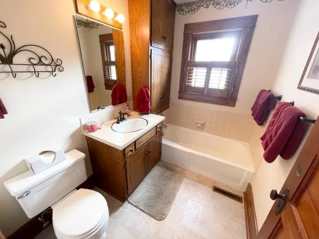 $295,000 | 317 East Smith Street, Hesston, KS 67062