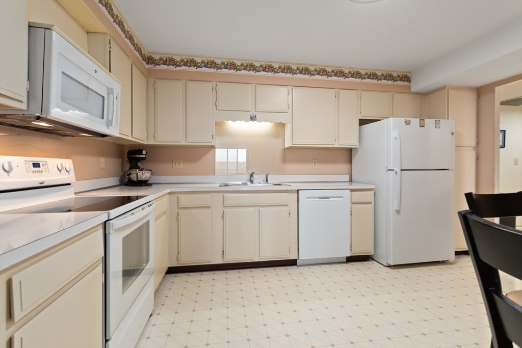 402 Paradise Road, Unit 4M Swampscott, MA 01907 - Photo 14 of 42 Gallery Image 14