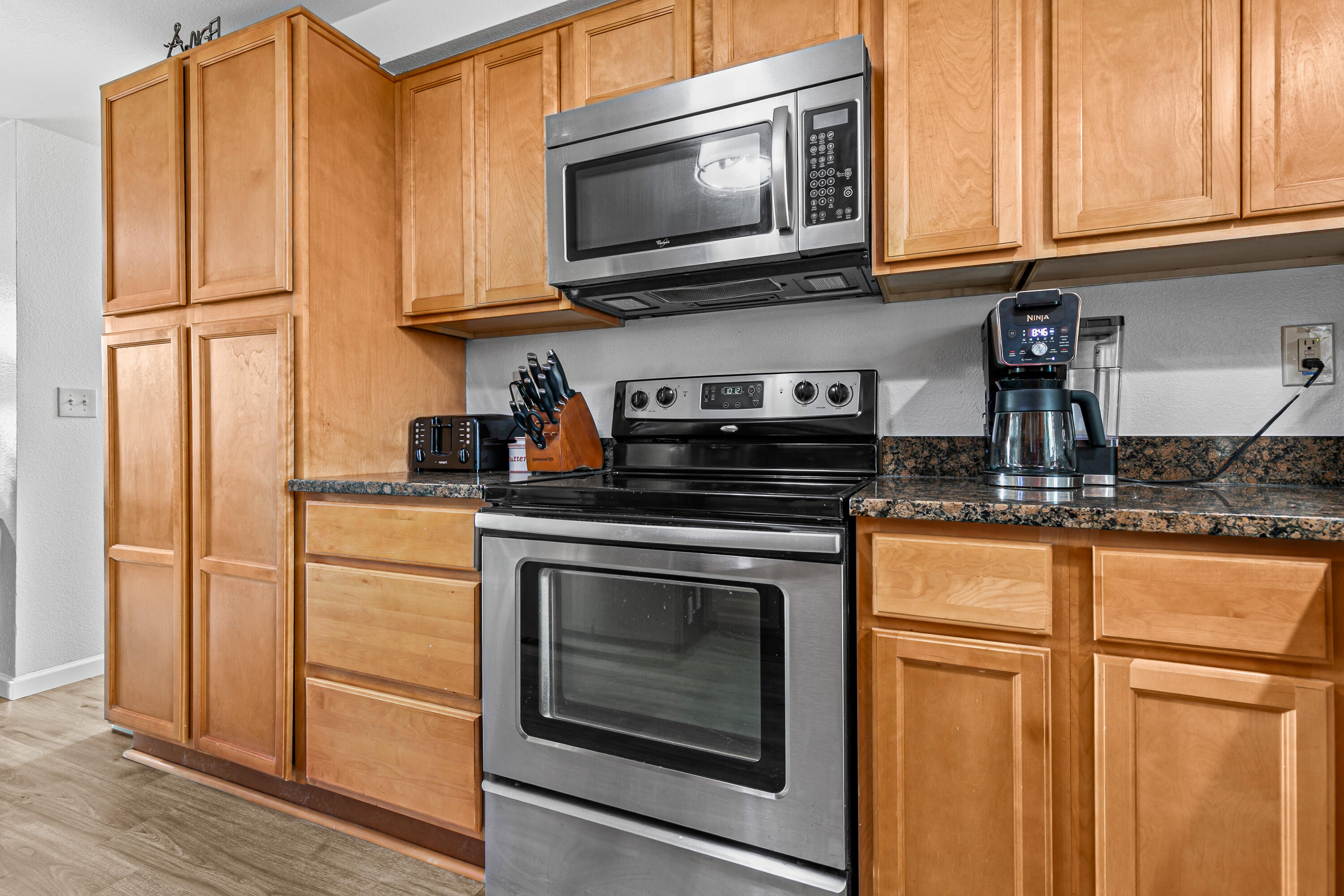 3712 Colver Road Phoenix, OR 97535 - Photo 11 of 38 9R9A9730