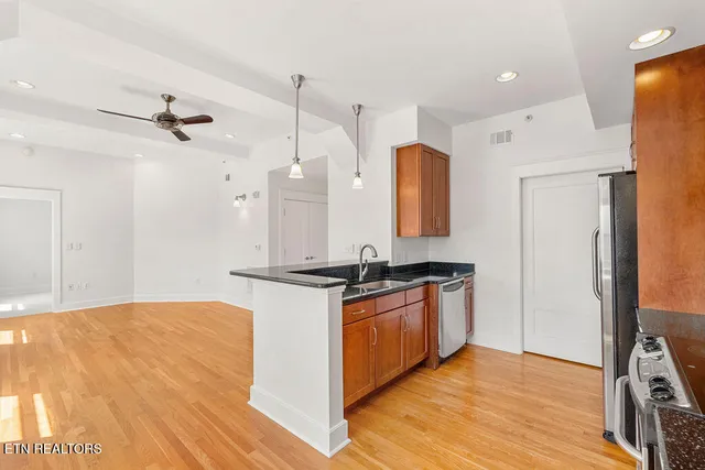 $2,500 | 531 South Gay Street, Unit 702, Knoxville, TN 37902