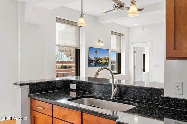 $2,500 | 531 South Gay Street, Unit 702, Knoxville, TN 37902