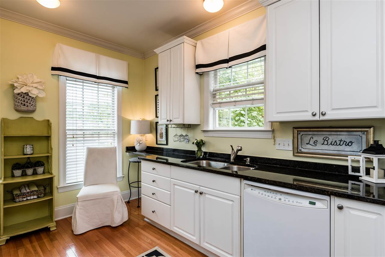 631 Highpark Lane Raleigh, NC 27608 - Photo 6 of 25 Kitchen