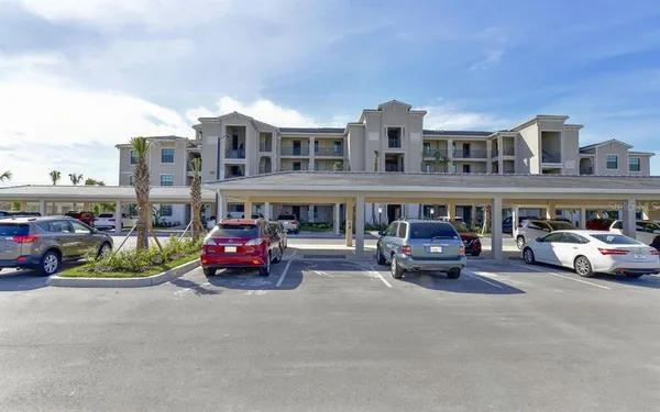$2,600 | 17724 Gawthrop Drive, Unit 103, Bradenton, FL 34211