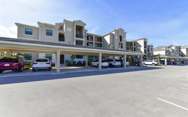 $2,600 | 17724 Gawthrop Drive, Unit 103, Bradenton, FL 34211