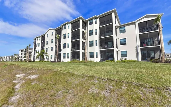 $2,600 | 17724 Gawthrop Drive, Unit 103, Bradenton, FL 34211