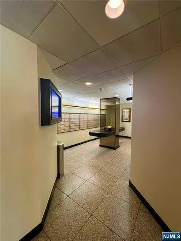 $3,700 | 2 Claridge Drive, Unit 11JE, Verona, NJ 07044