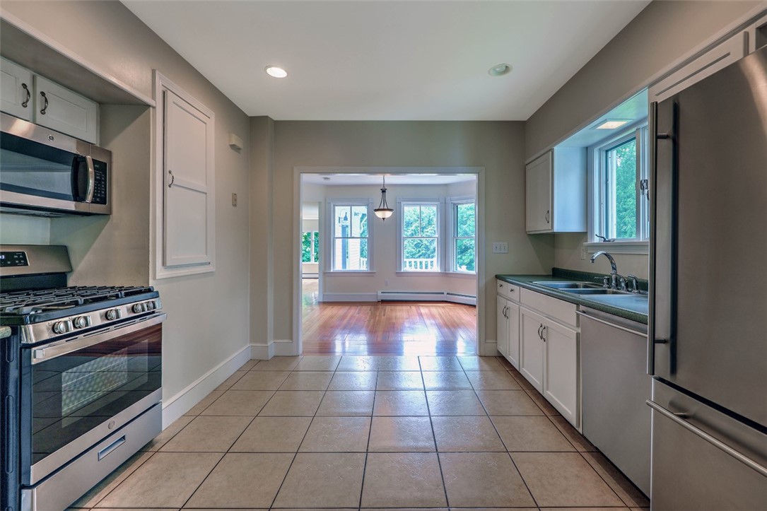 33 Beach Road Bristol, RI 02809 - Photo 14 of 37 Kitchen with Brand New Stove