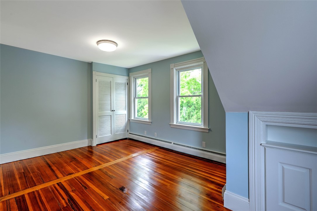 33 Beach Road Bristol, RI 02809 - Photo 20 of 37 Primary Bedroom