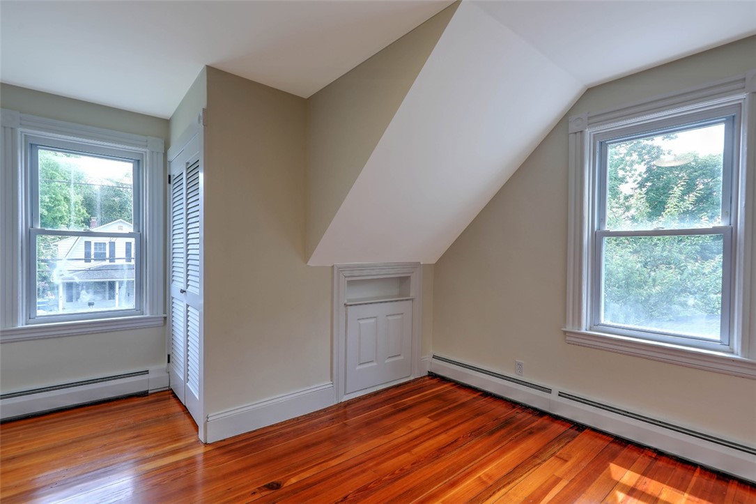 33 Beach Road Bristol, RI 02809 - Photo 21 of 37 Bedroom