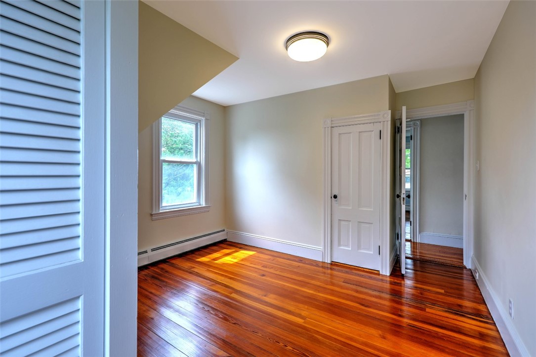 33 Beach Road Bristol, RI 02809 - Photo 22 of 37 Bedrooom