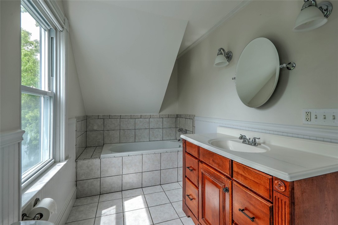 33 Beach Road Bristol, RI 02809 - Photo 25 of 37 2nd Floor Bath with Separate Tub and Stall Shower