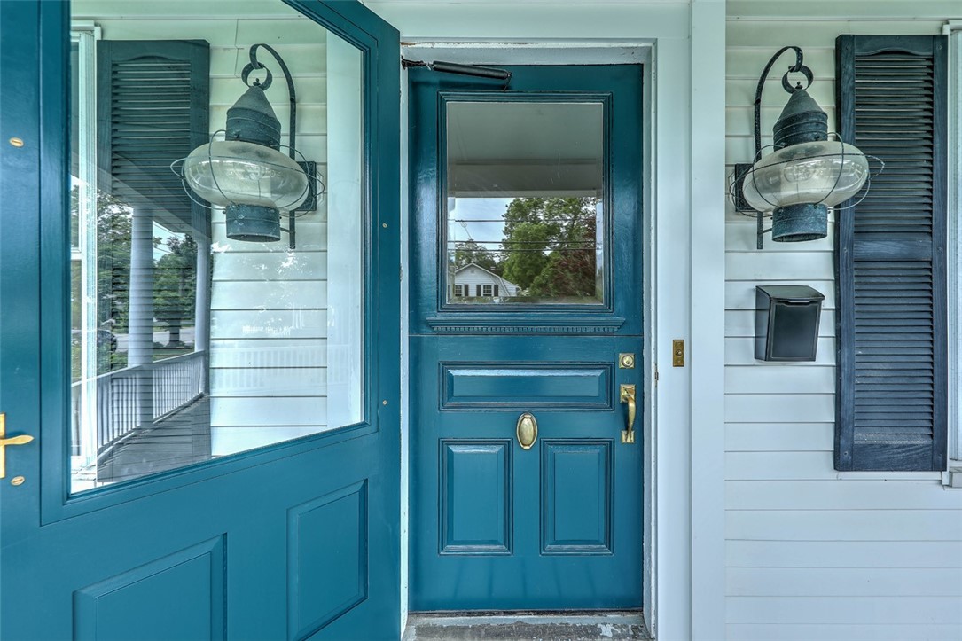 33 Beach Road Bristol, RI 02809 - Photo 5 of 37 Front Door (It's a Dutch Door!)
