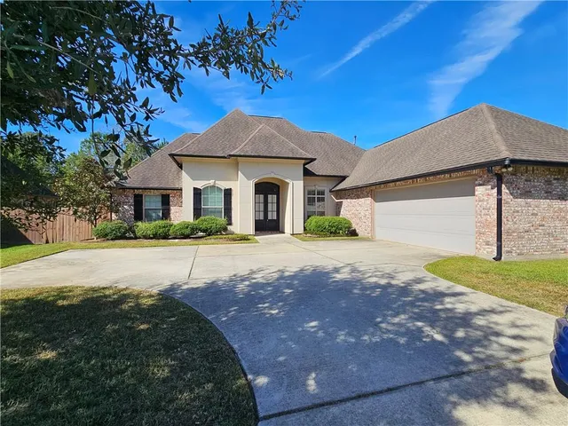 $2,350 | 549 English Oaks Drive, Madisonville, LA 70447
