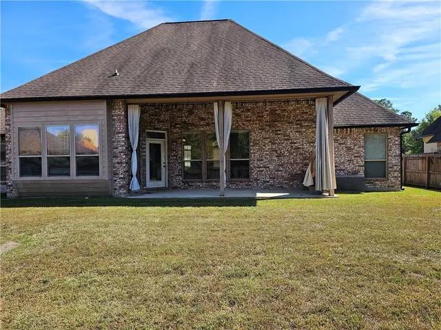 $2,350 | 549 English Oaks Drive, Madisonville, LA 70447