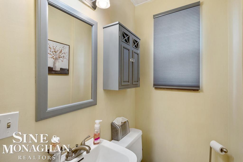 1694 Newcastle Road Grosse Pointe Woods, MI 48236 - Photo 15 of 41