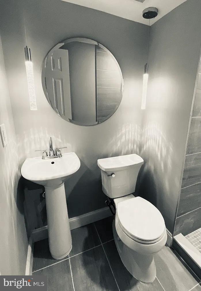 6502 Shipyard Place Falls Church, VA 22043 - Photo 15 of 19 a bathroom with a toilet sink and mirror