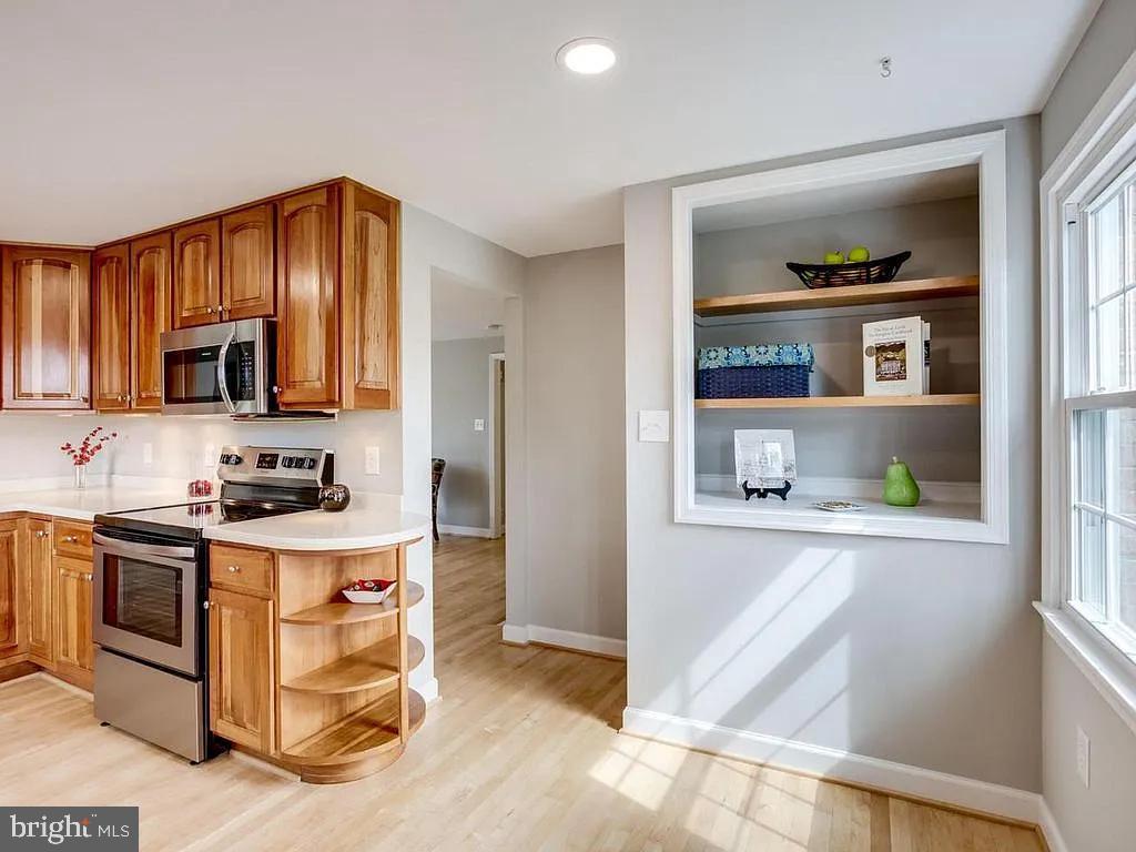 6502 Shipyard Place Falls Church, VA 22043 - Photo 3 of 19 a kitchen with stainless steel appliances granite countertop a refrigerator and a stove top oven