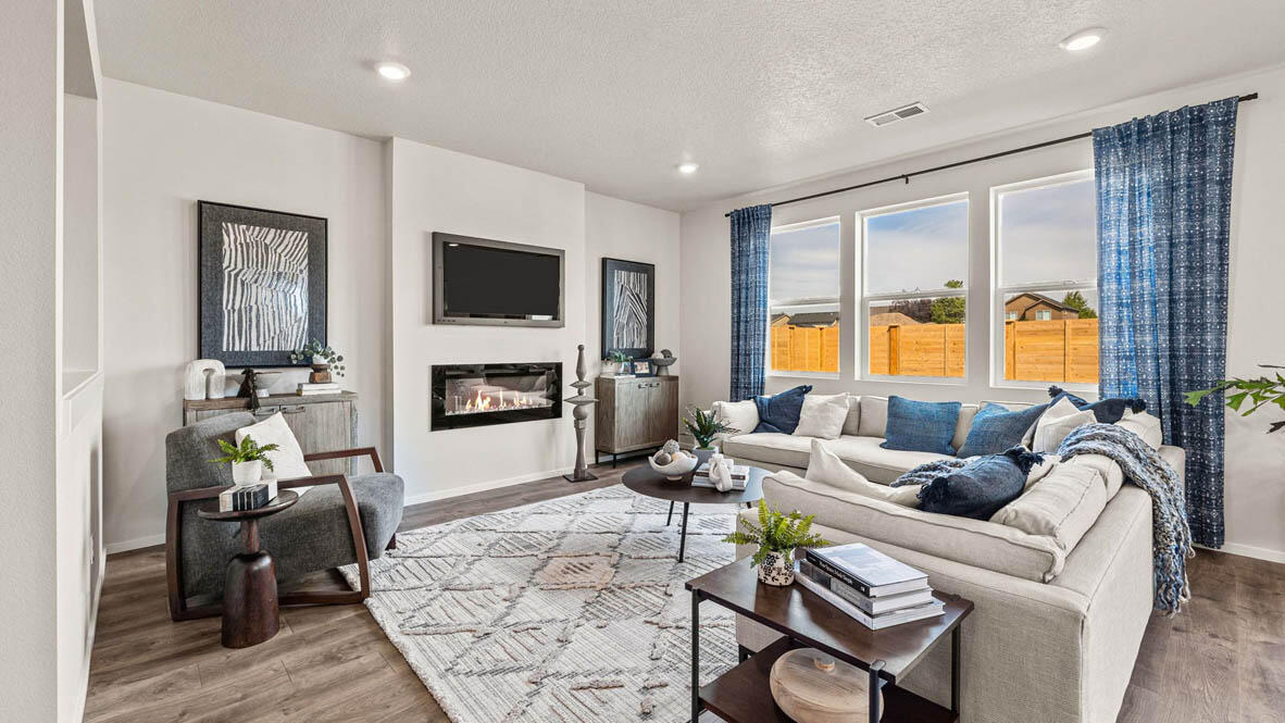 61163 Southeast Splendor Lane Bend, OR 97702 - Photo 5 of 35 004 Great Room