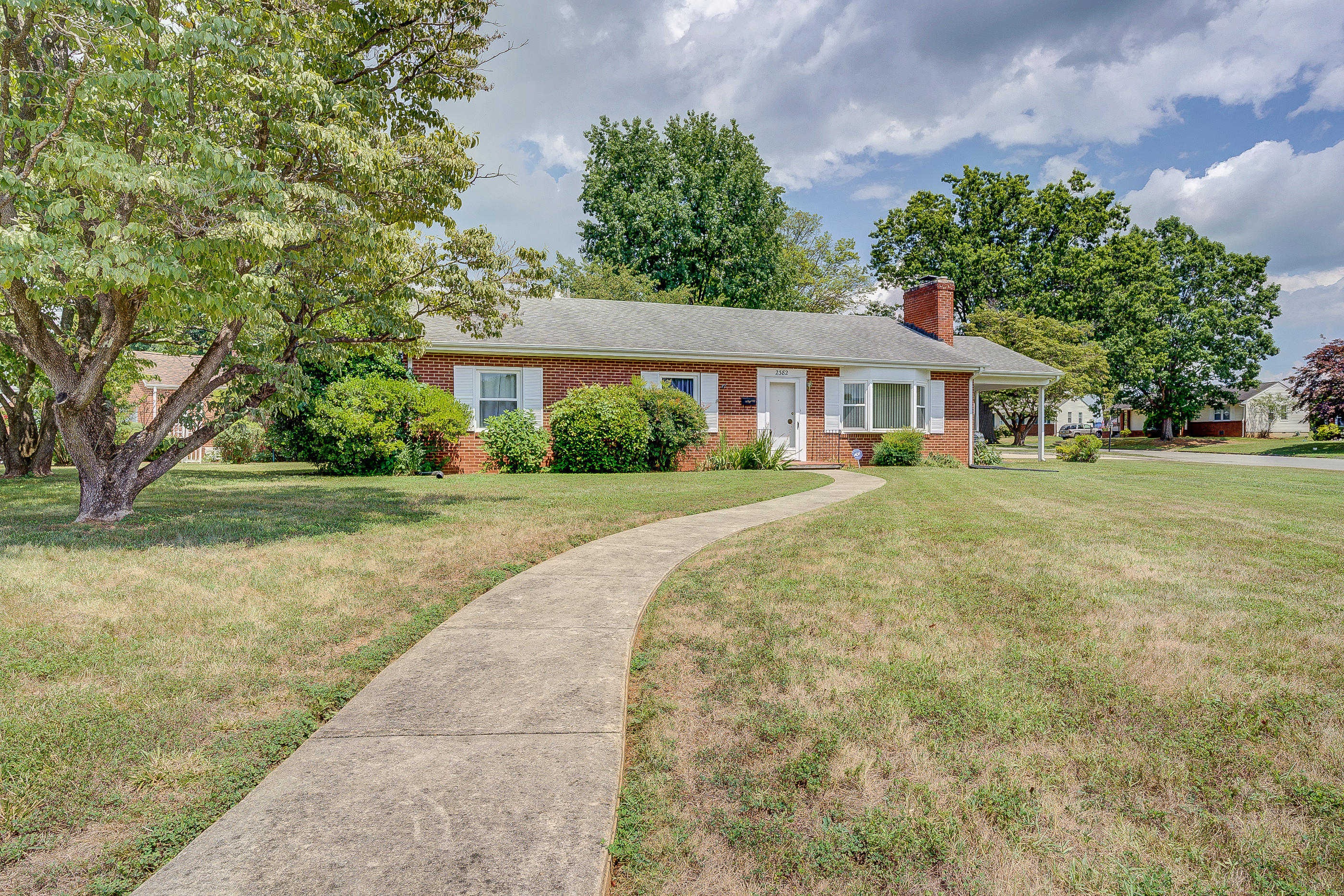2382 Howard Road Southwest Roanoke, VA 24015 - Photo 4 of 7 2382 Howard Rd SW