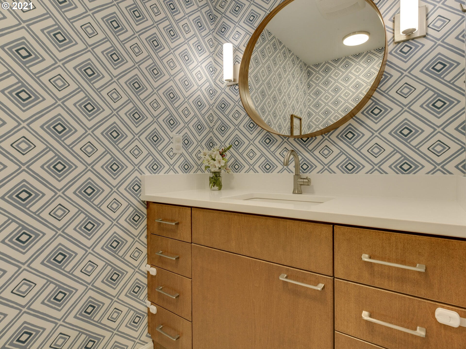 7510 Ridgewood Drive Gladstone, OR 97027 - Photo 13 of 31 Bathroom
