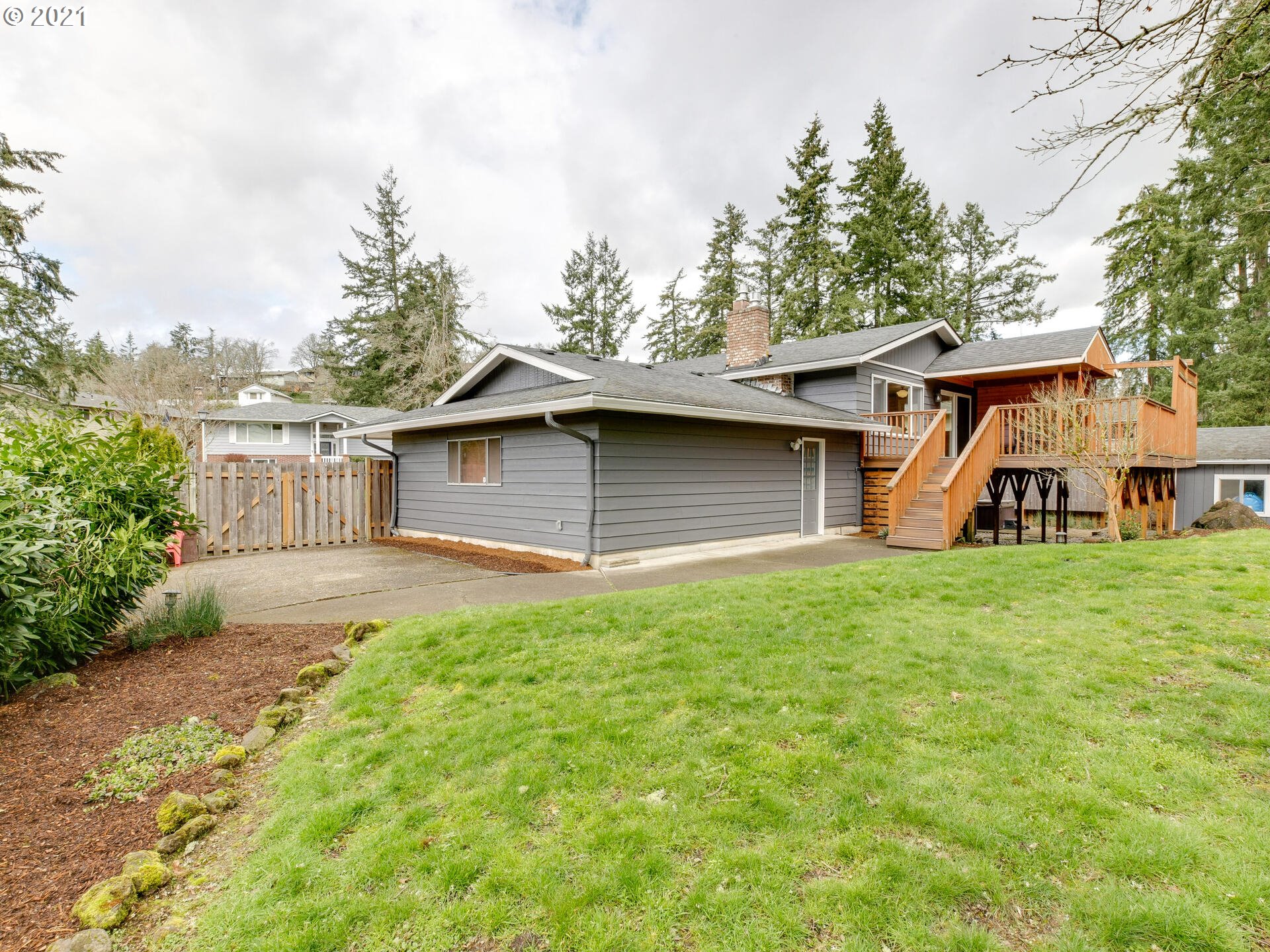 7510 Ridgewood Drive Gladstone, OR 97027 - Photo 28 of 31 Yard