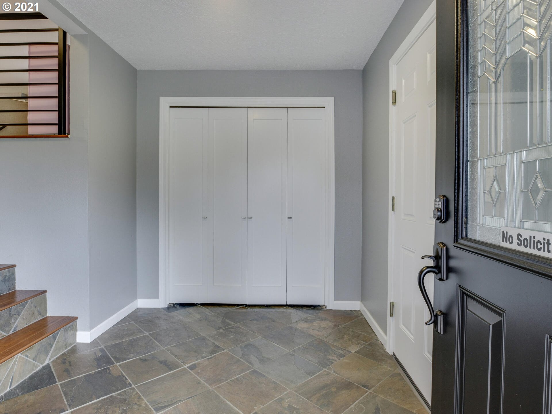7510 Ridgewood Drive Gladstone, OR 97027 - Photo 4 of 31 Entrance/Foyer