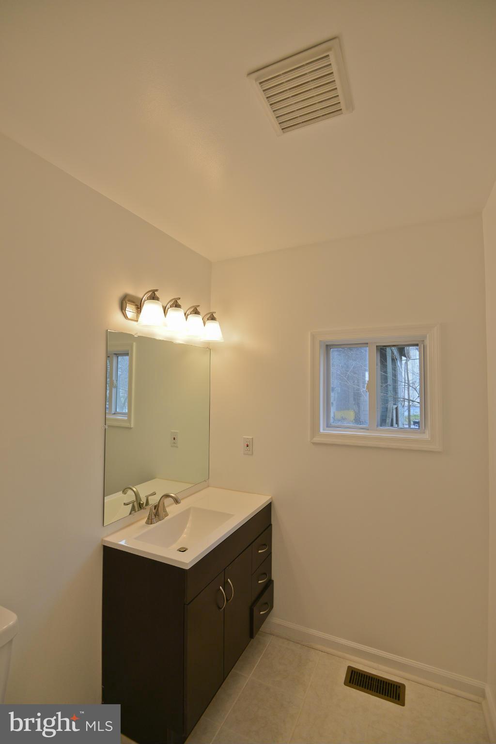 4902 Decatur Street Hyattsville, MD 20781 - Photo 20 of 30 Bath