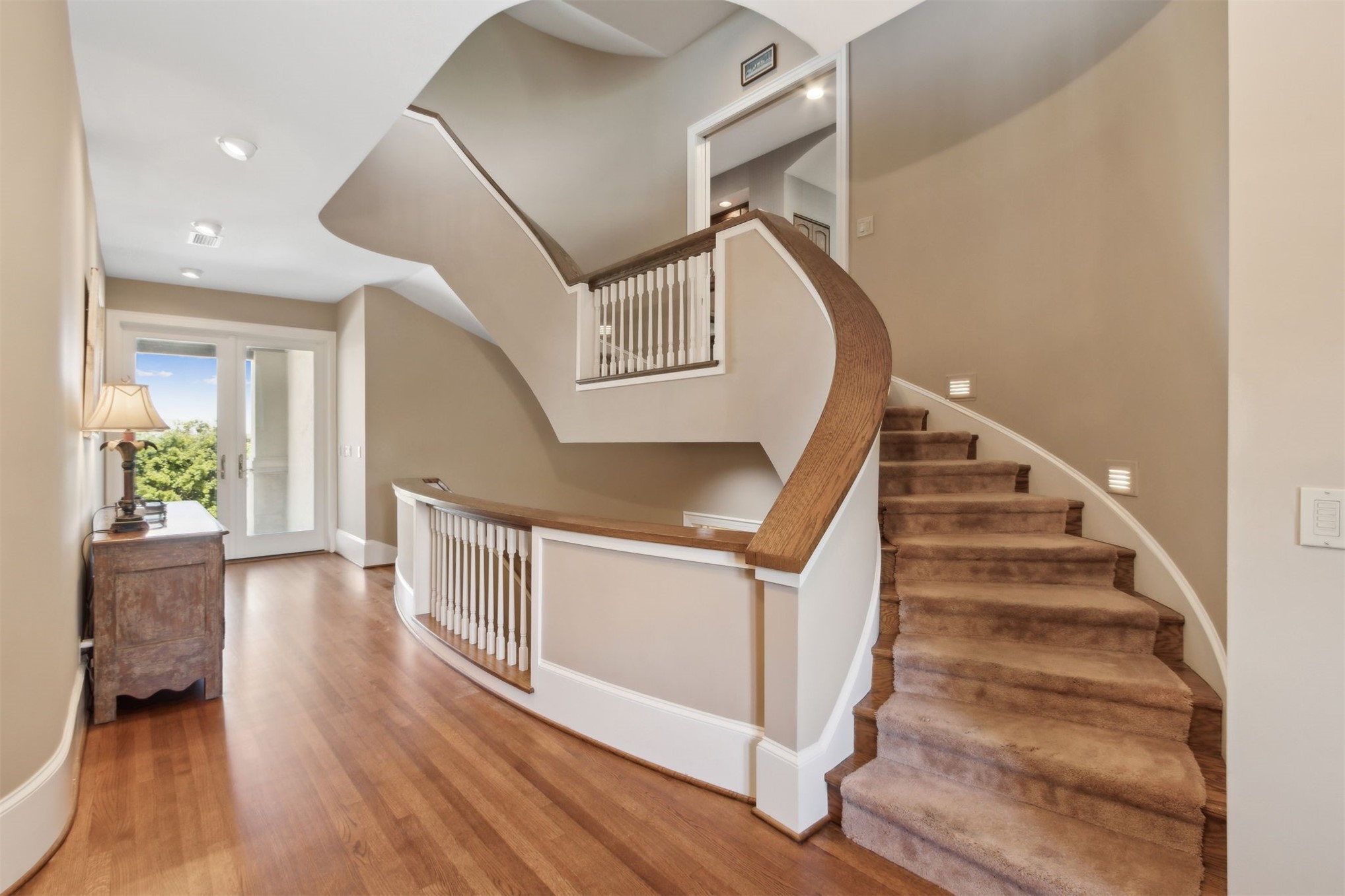 28 Dunes Row Fernandina Beach, FL 32034 - Photo 30 of 99 Beautifully designed curved staircase