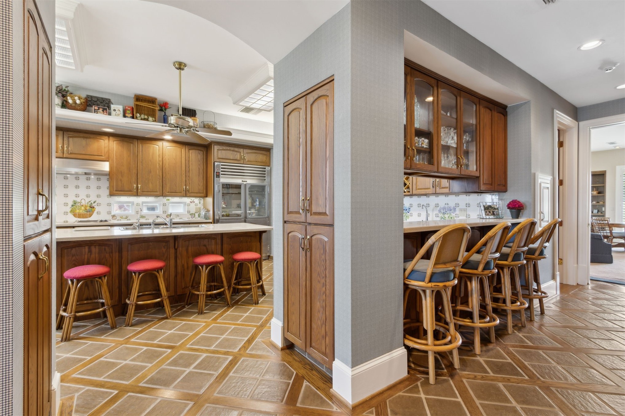 28 Dunes Row Fernandina Beach, FL 32034 - Photo 32 of 99 Kitchen with island and bar seating
