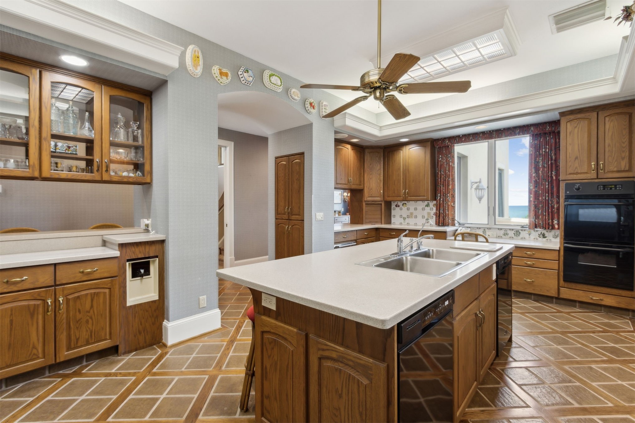 28 Dunes Row Fernandina Beach, FL 32034 - Photo 33 of 99 Kitchen with island and large walk-in pantry