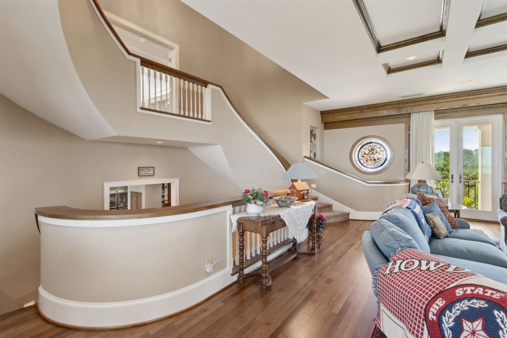 28 Dunes Row Fernandina Beach, FL 32034 - Photo 39 of 99 a living room with a couch and a table