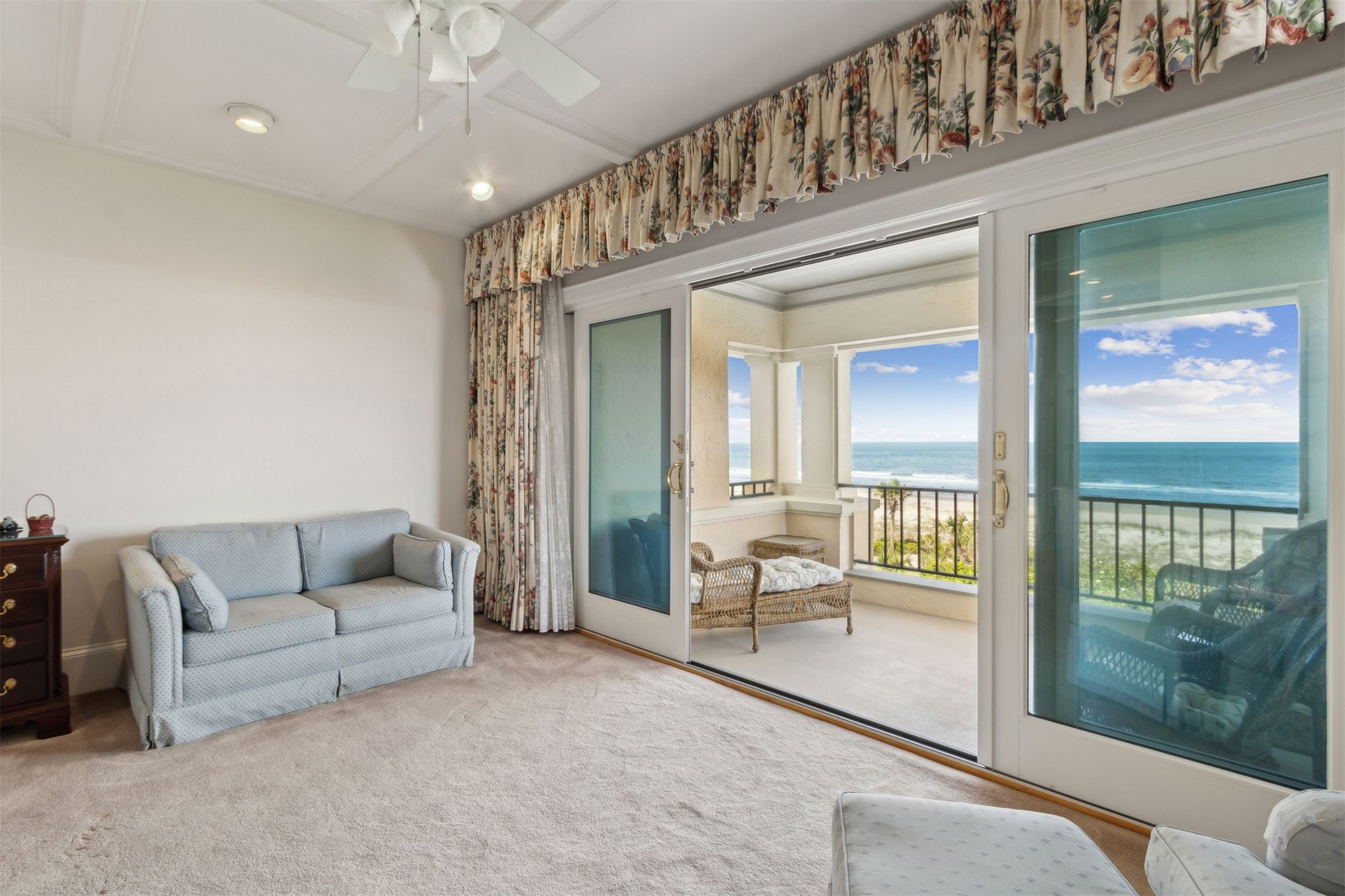 28 Dunes Row Fernandina Beach, FL 32034 - Photo 45 of 99 a living room with furniture
