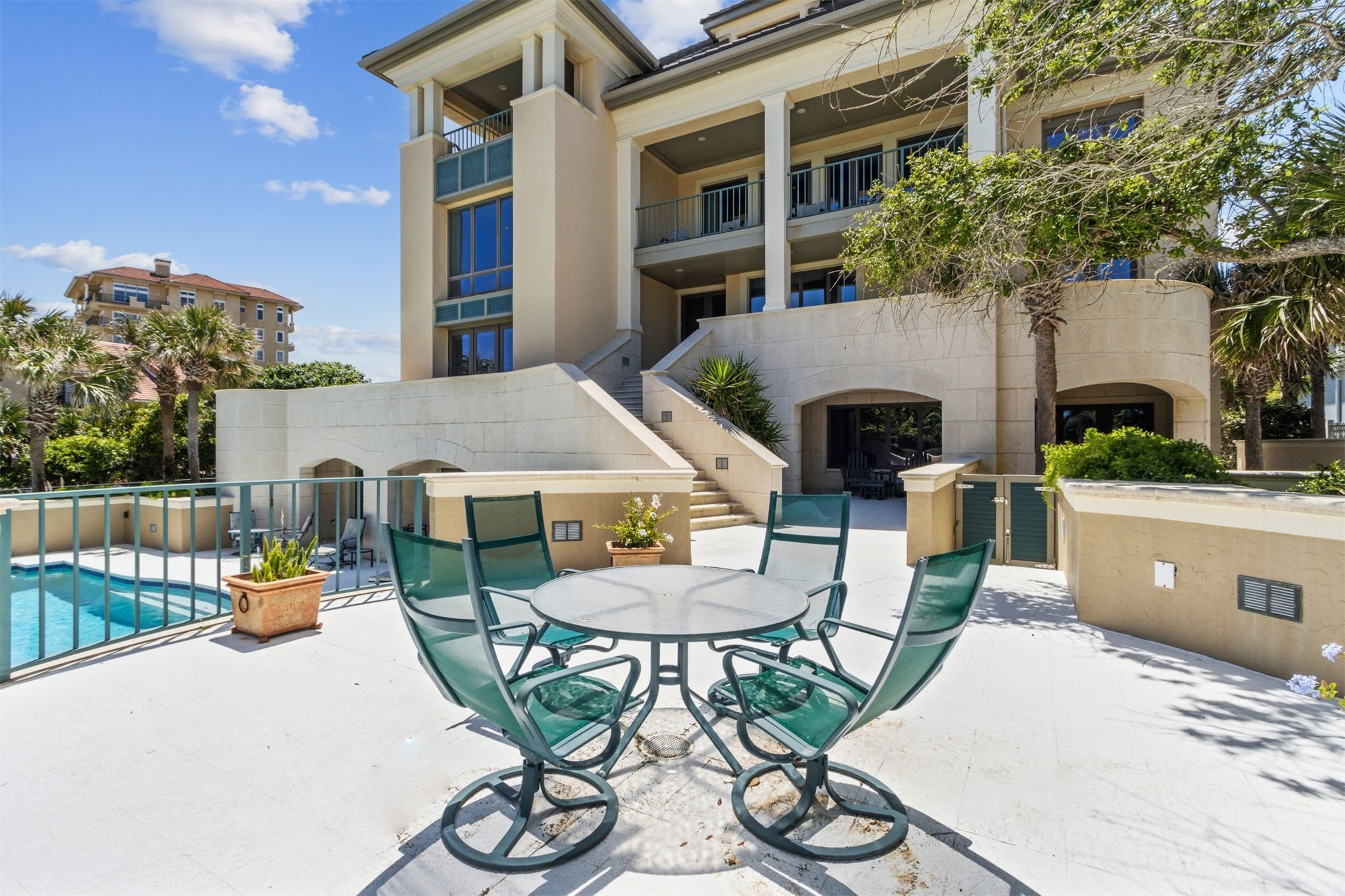 28 Dunes Row Fernandina Beach, FL 32034 - Photo 77 of 99 a balcony with table and chairs potted plants