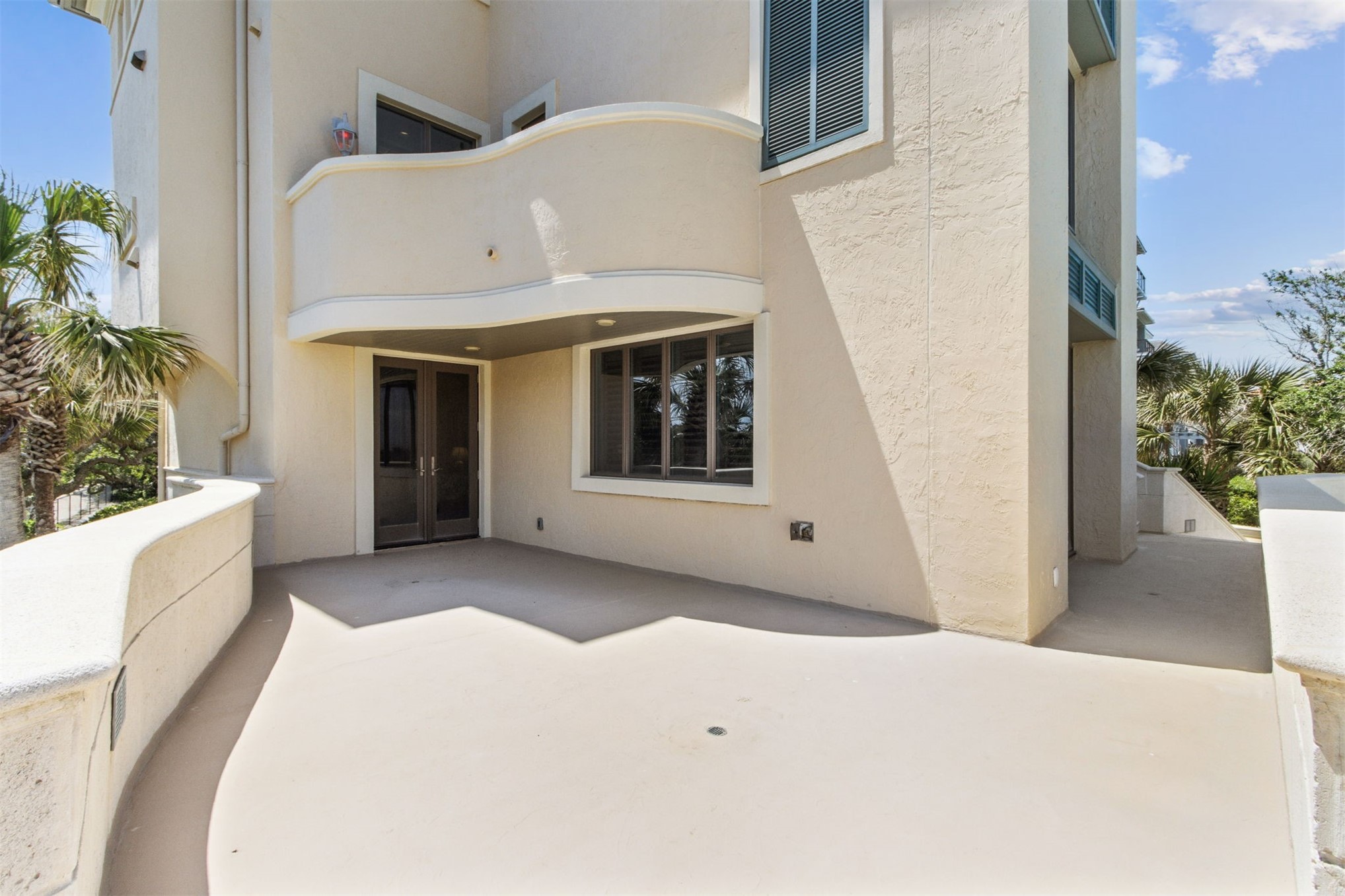 28 Dunes Row Fernandina Beach, FL 32034 - Photo 79 of 96 a view of a white house next to a yard