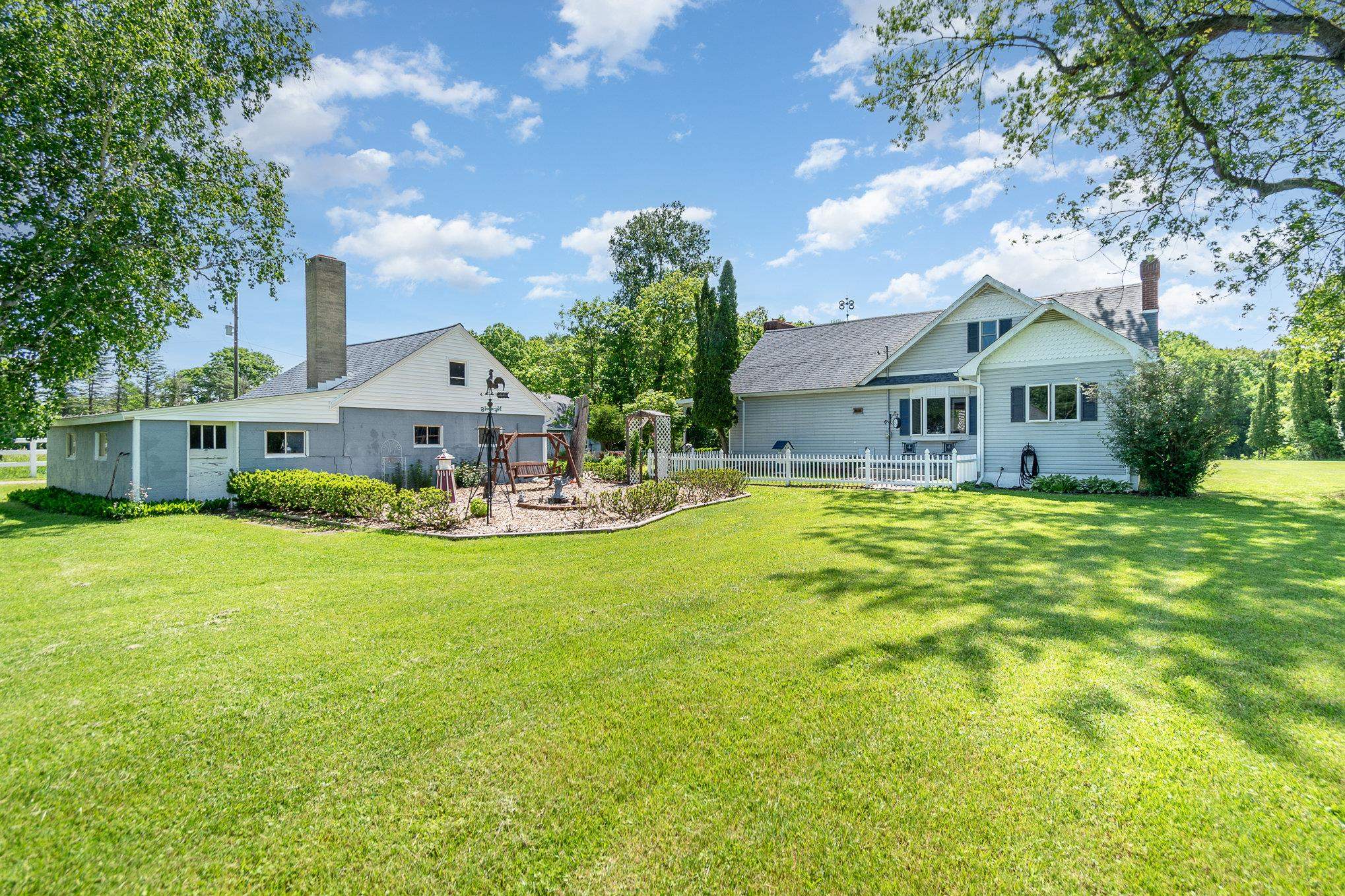 679 West Pine River Road Midland, MI 48640 - Photo 1 of 43 Gallery Image 1