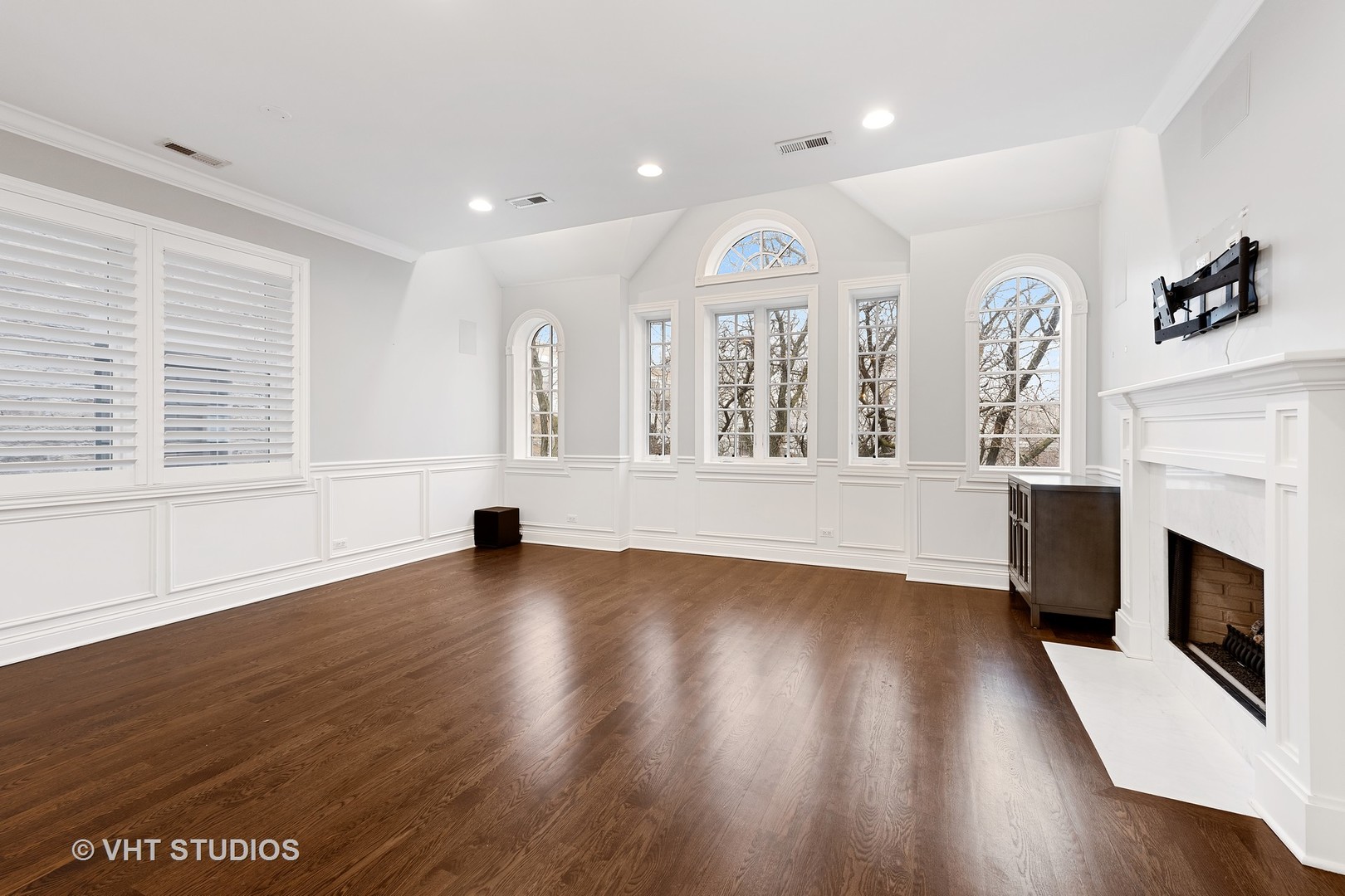 2019 North Racine Avenue, Unit 3 Chicago, IL 60614 - Photo 3 of 17