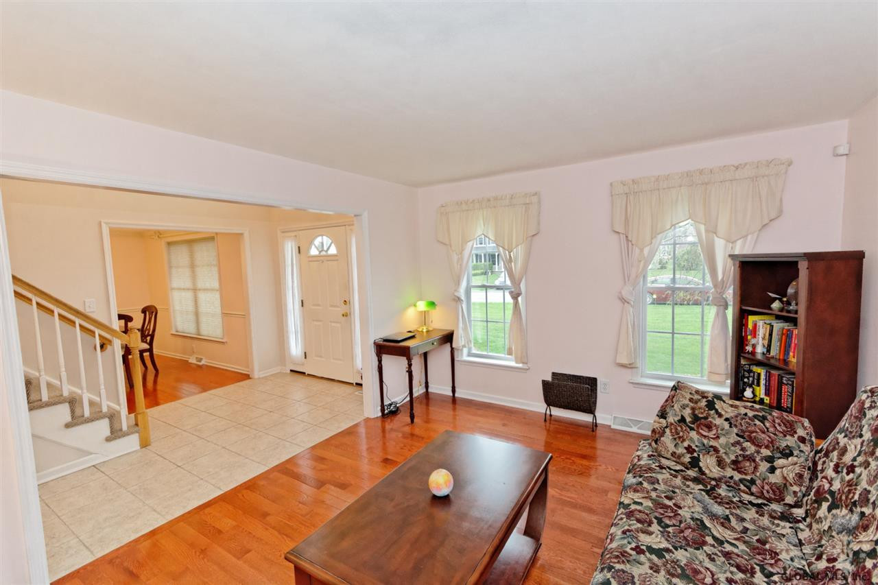 5 Worthington Road Schenectady, NY 12303 - Photo 3 of 25 Photo 3