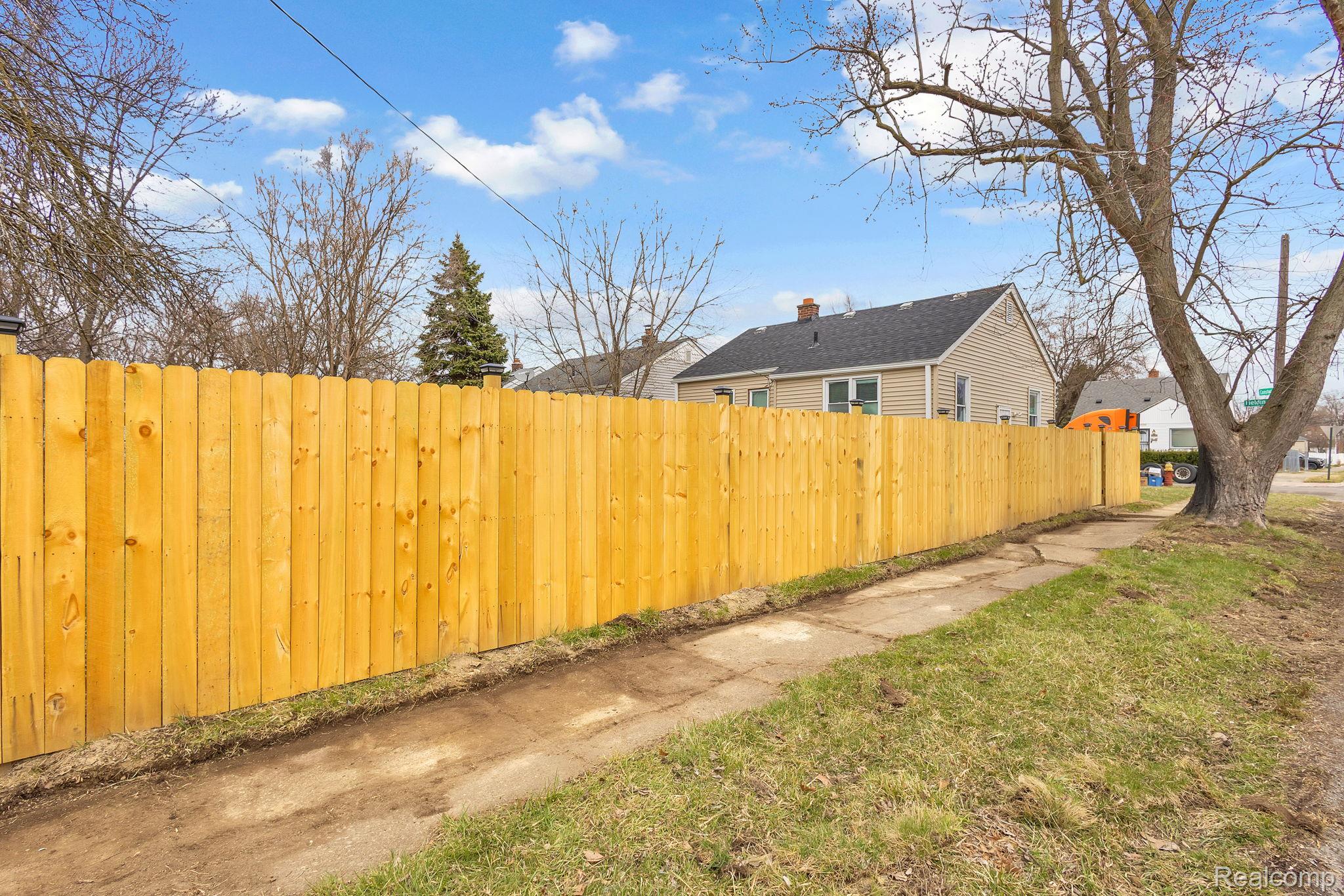 8401 Fielding Street Detroit, MI 48228 - Photo 33 of 34 View of side of property