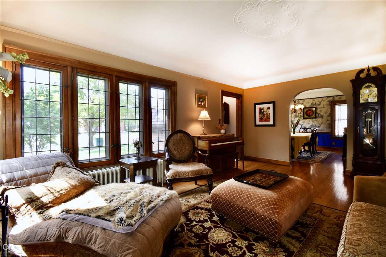 826 Barrington Road Grosse Pointe Park, MI 48230 - Photo 3 of 31