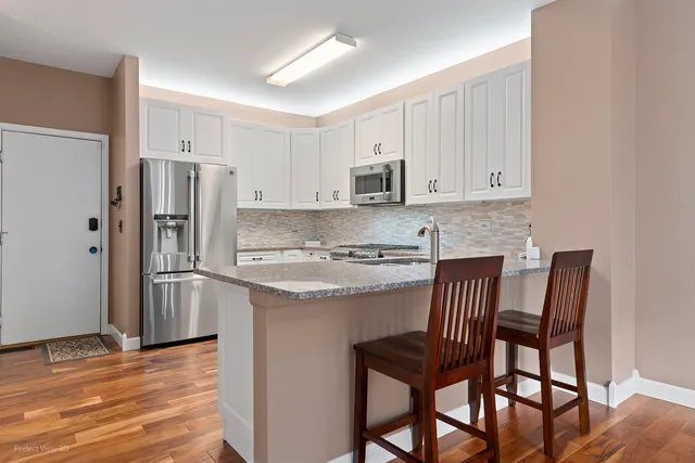 $329,000 | 745 Dillon Court, Grayslake, IL 60030