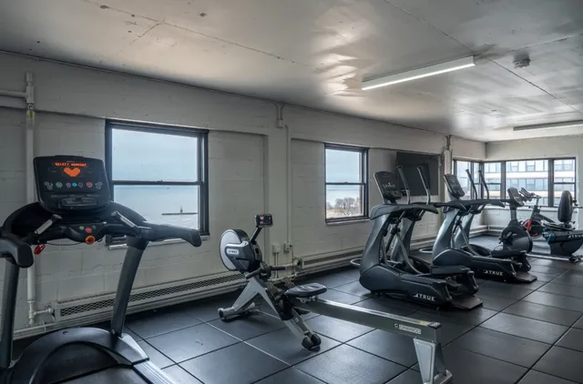 $2,785 | 5815 North Sheridan Road, Unit PH2, Chicago, IL 60660