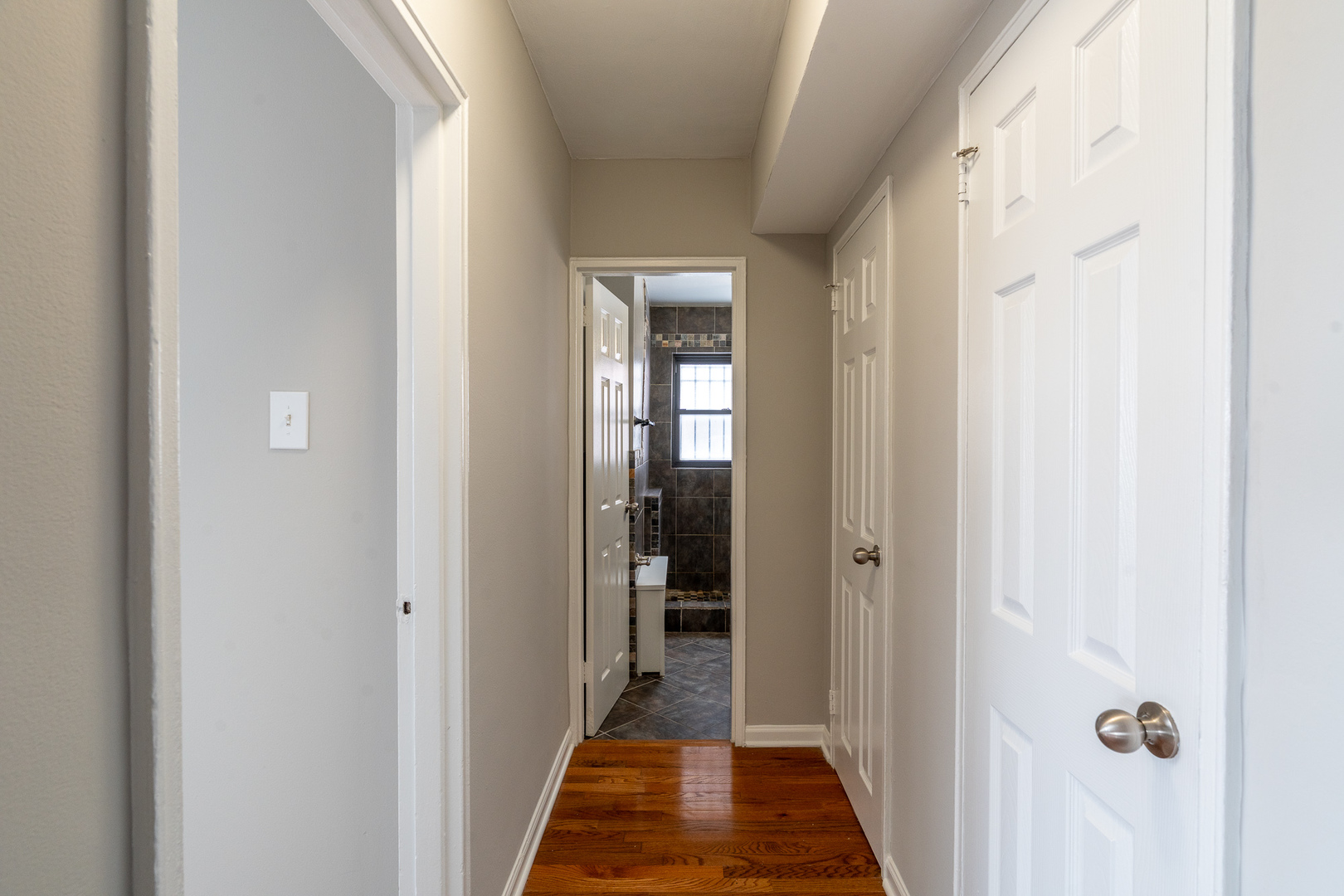 5815 North Sheridan Road, Unit PH2 Chicago, IL 60660 - Photo 5 of 12 a view of a hallway with wooden floor and a bathroom