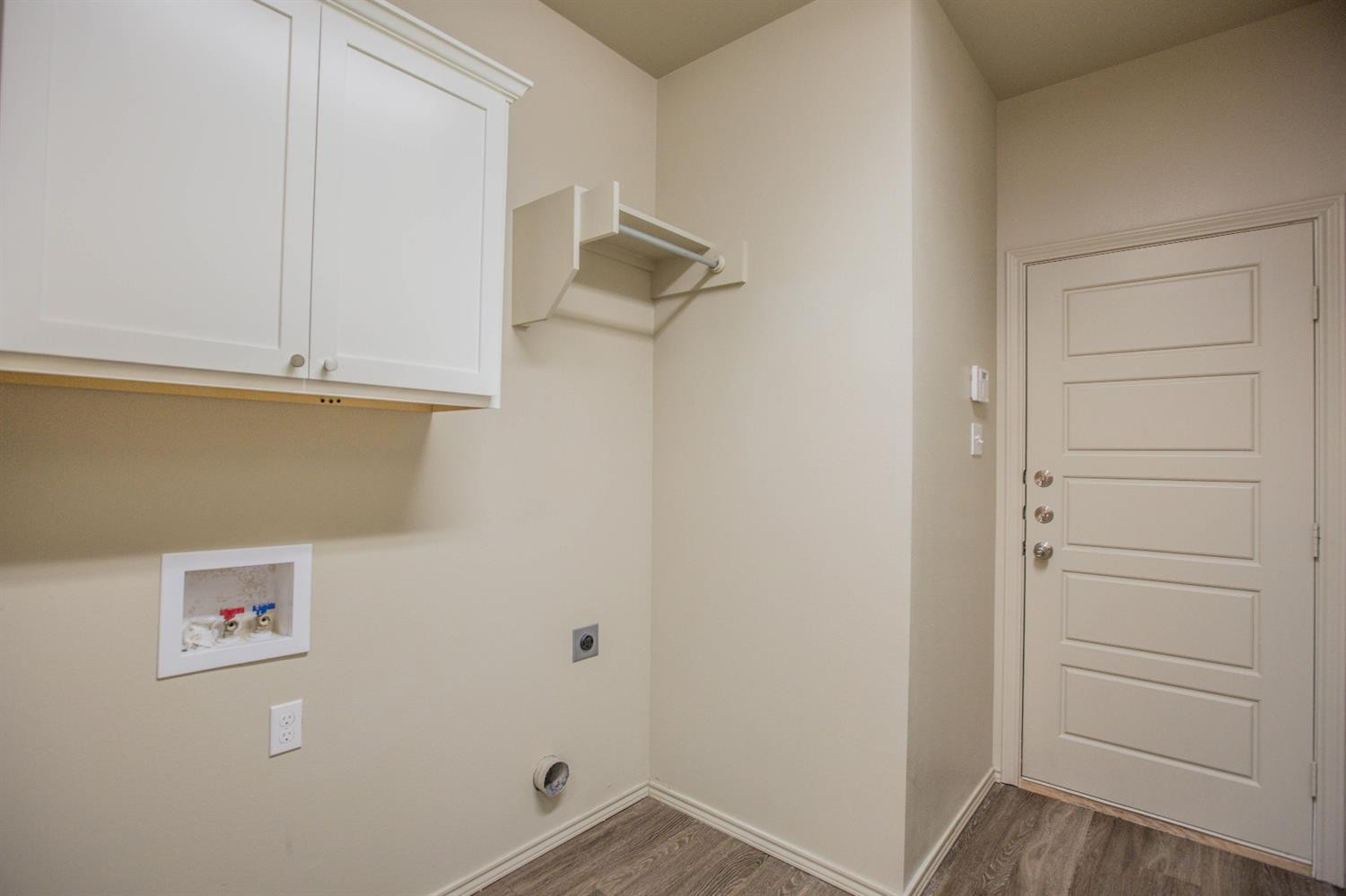 2123 10th Street Lubbock, TX 79401 - Photo 13 of 14 a view of an empty room