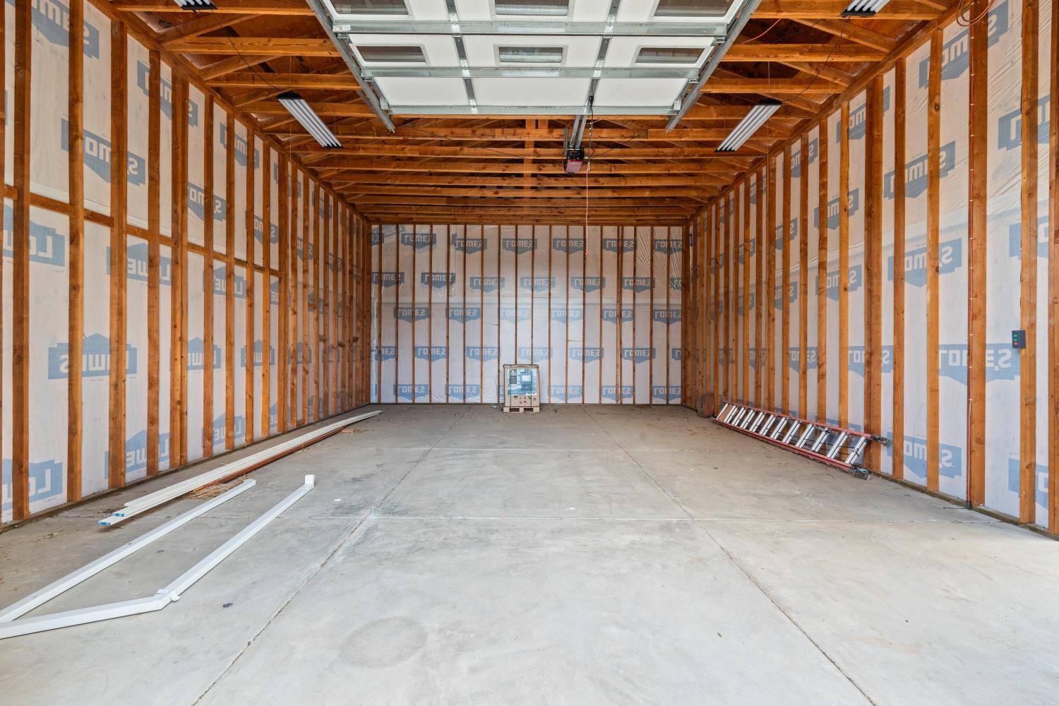 6160 Prairie Way Lincoln, CA 95648 - Photo 7 of 35 1,000 sq ft shop with 14' ceilings