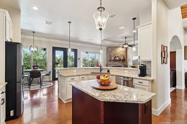 $800,000 | 156 Pr 2771 Mico Tx 78056, Mico, TX 78056