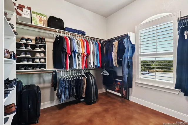 $800,000 | 156 Pr 2771 Mico Tx 78056, Mico, TX 78056